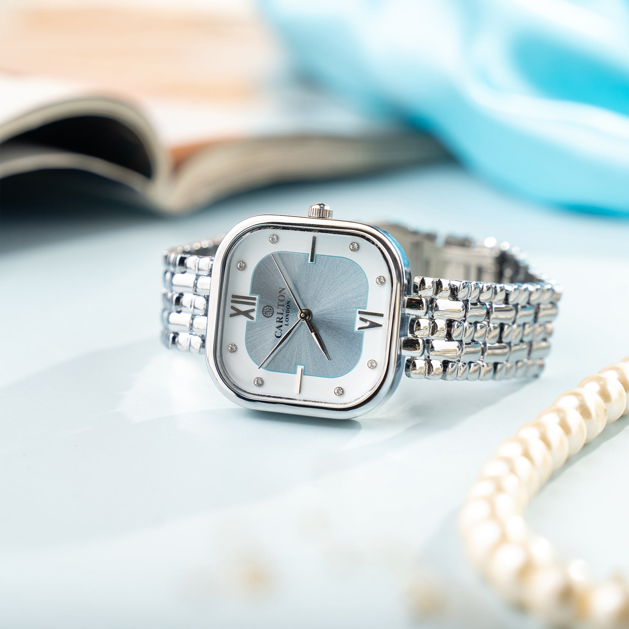 Chelsea: Women Silver Stainless Steel Analog Watch