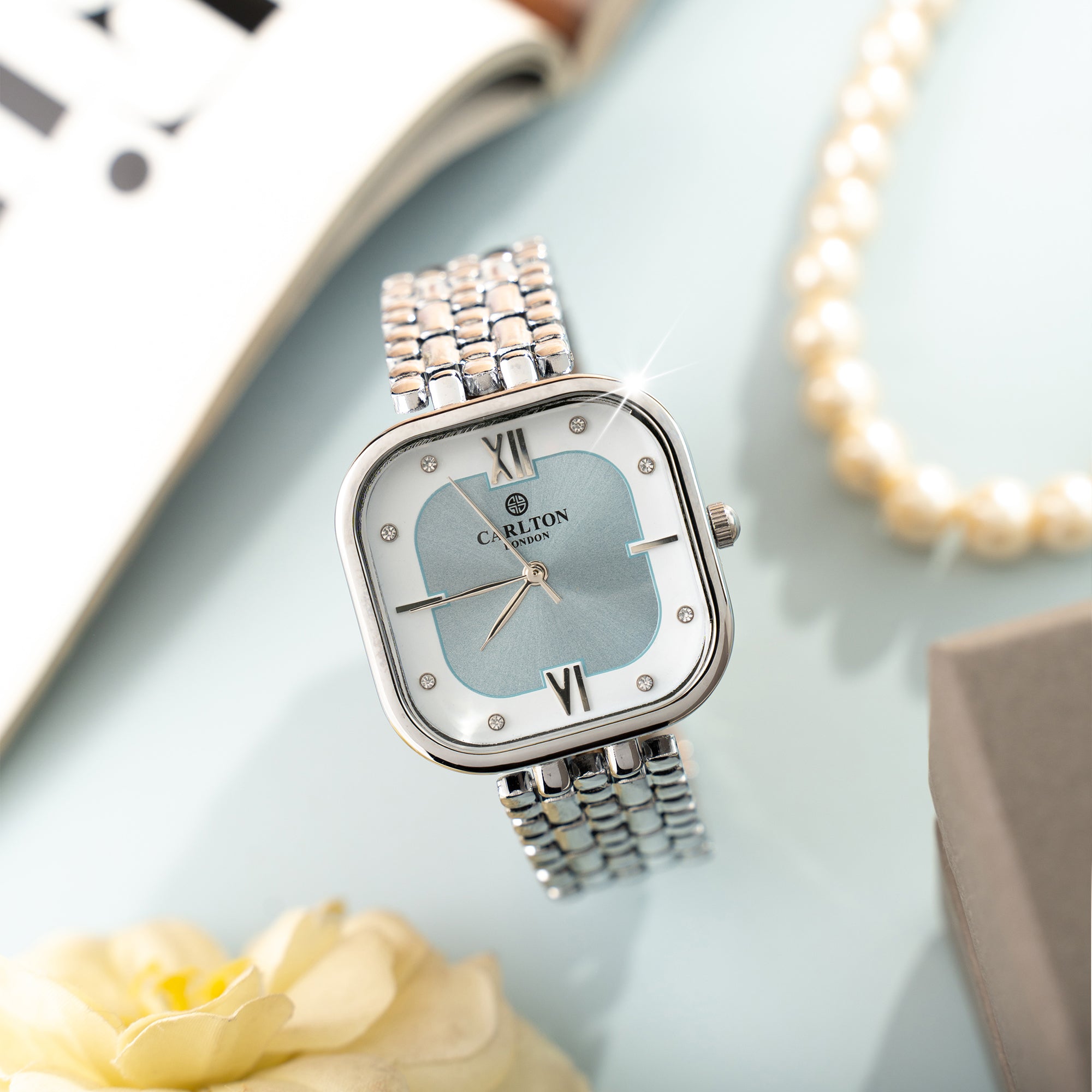 Chelsea: Women Silver Stainless Steel Analog Watch