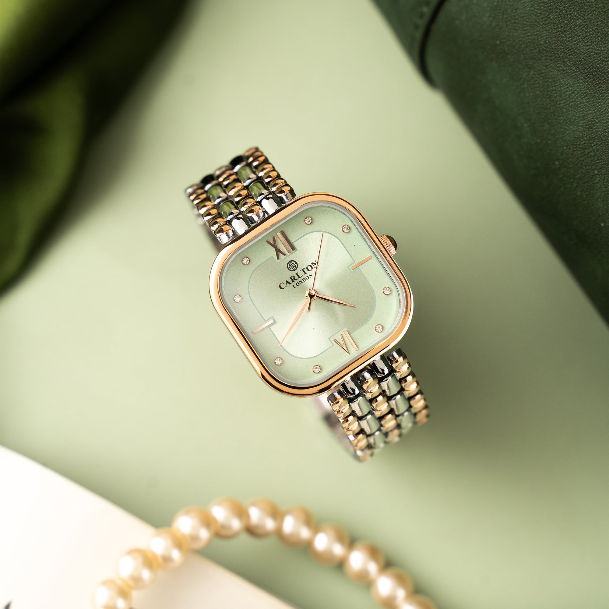 Chelsea: Women Green Dial Stainless Steel Analog Watch