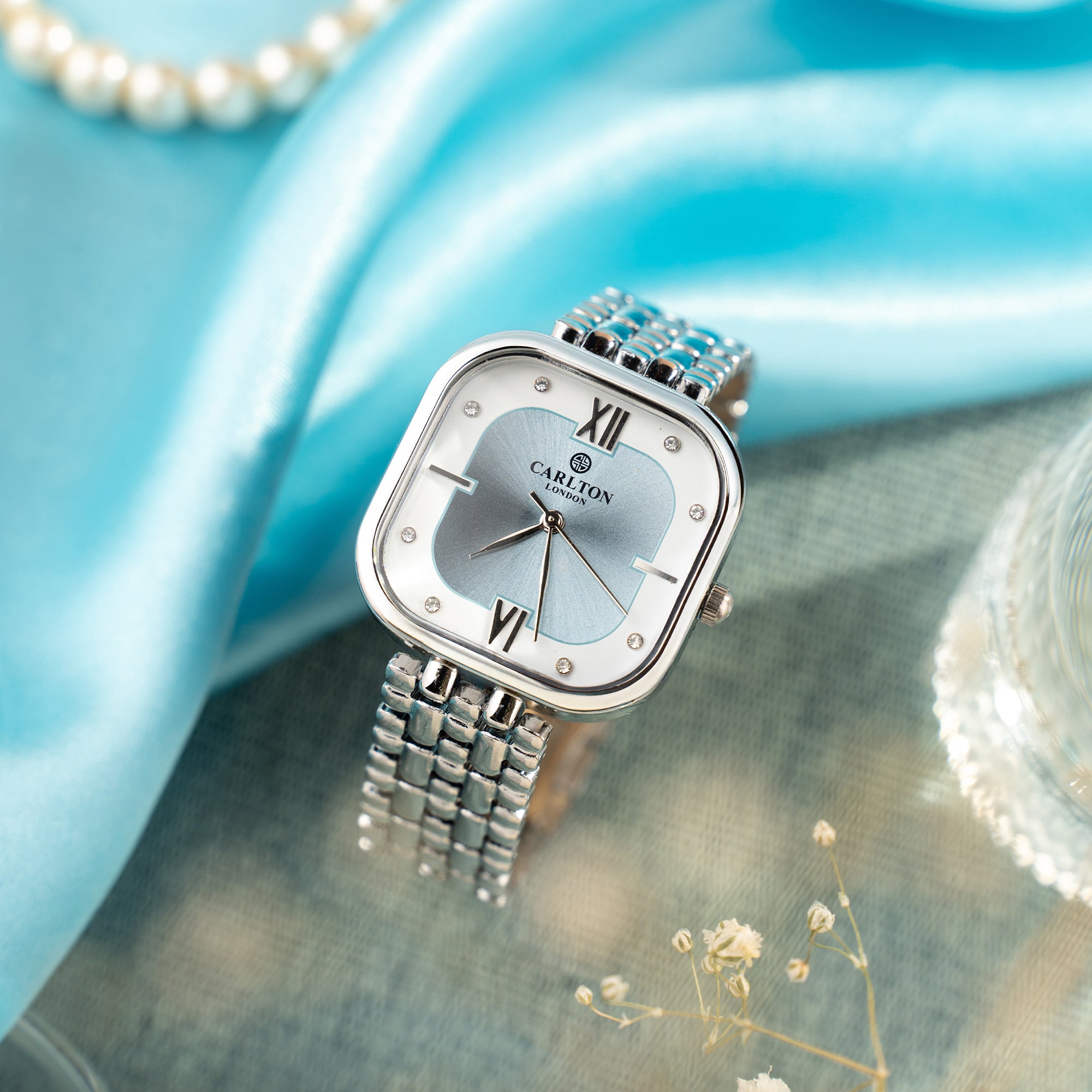 Chelsea: Women Silver Stainless Steel Analog Watch