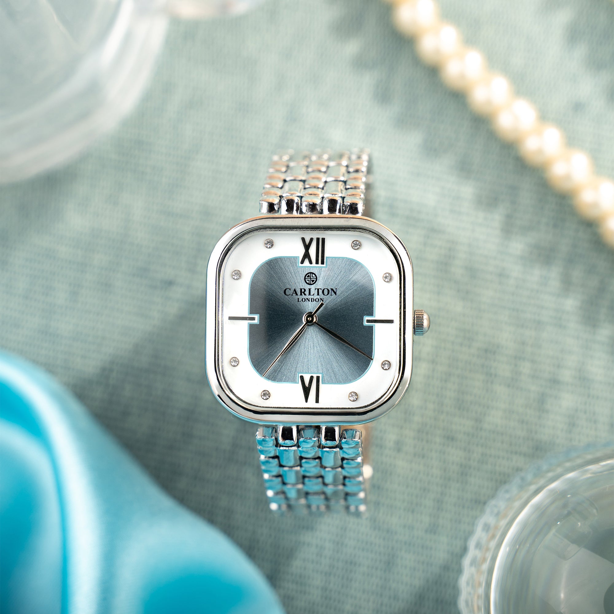 Chelsea: Women Silver Stainless Steel Analog Watch