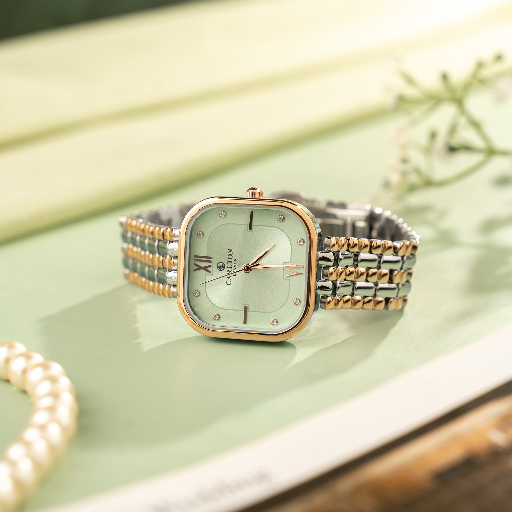 Chelsea: Women Green Dial Stainless Steel Analog Watch