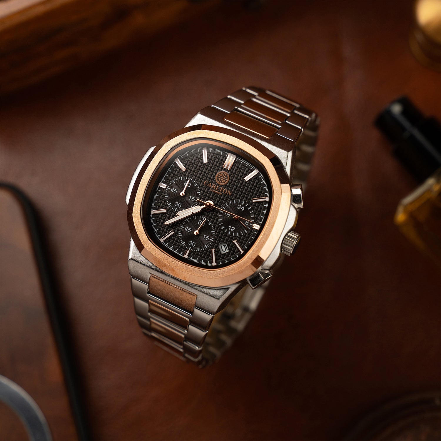 Parker: Men's Dual Tone Black Dial Analog Watch