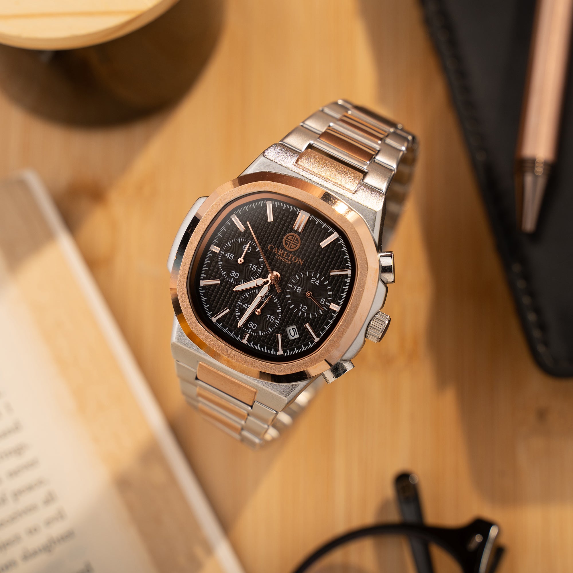 Parker: Men's Dual Tone Black Dial Analog Watch